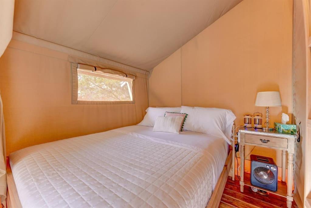12 Fires Luxury Glamping With Heating #5 Hotell Johnson City Exteriör bild