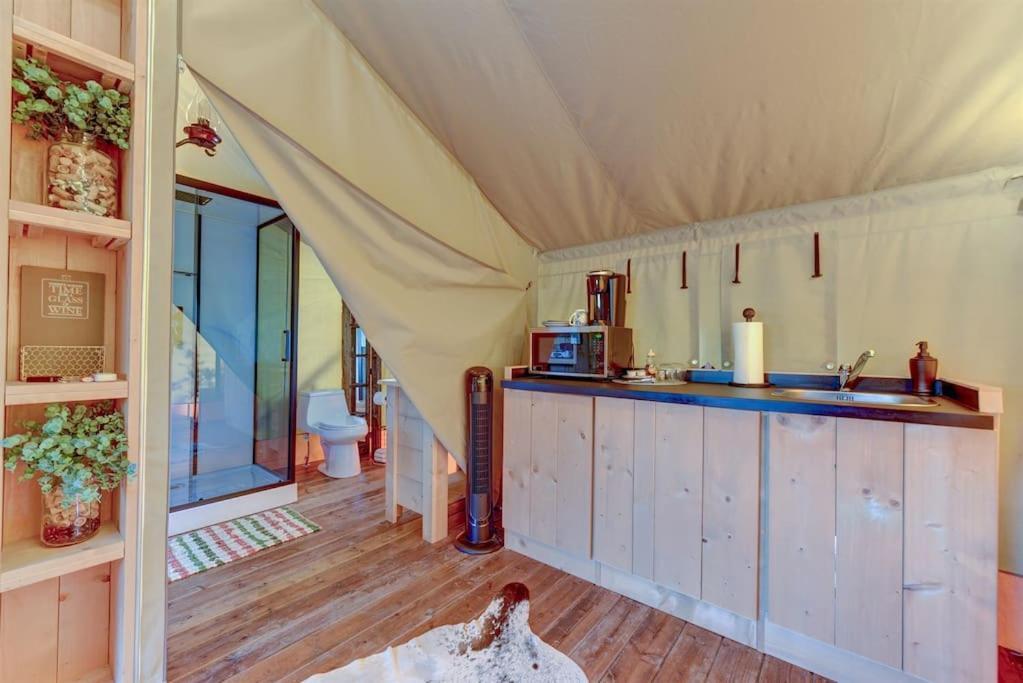 12 Fires Luxury Glamping With Heating #5 Hotell Johnson City Exteriör bild